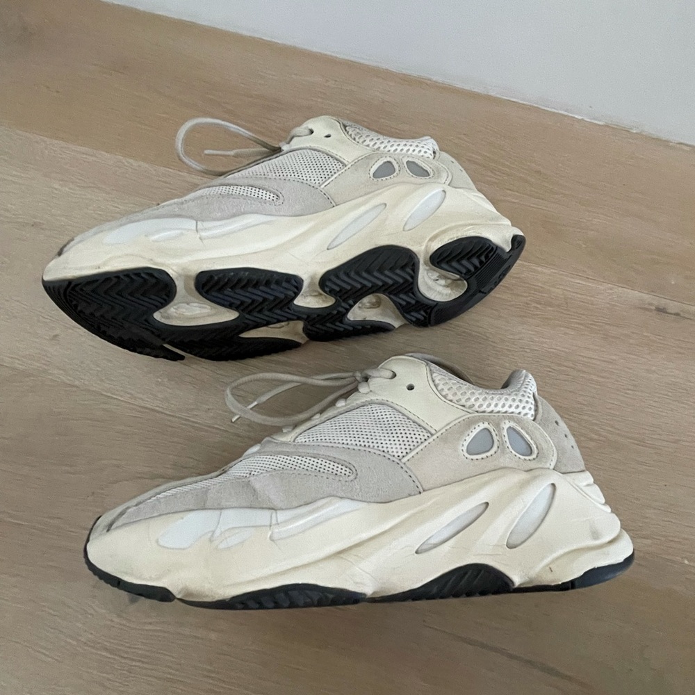 COPY - YEEZY BOOST 700 / COLOR: ANALOG / SIZE: 7